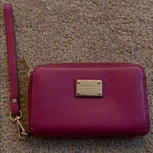 Michael Kors wallet! cute color! great condition!